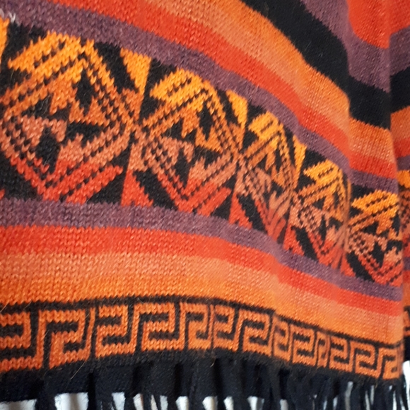 Peruvian Poncho - Picture 2 of 5